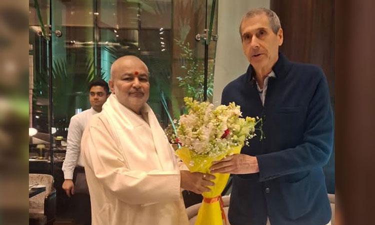 Ved Vidya Martand Brahmachari Girish Ji, Chairman of Maharishi Group of Educational Institutions have met Dr. Harris Kaplan, designated Raja (administrator) for India by Maharishi Global Country of World Peace. 